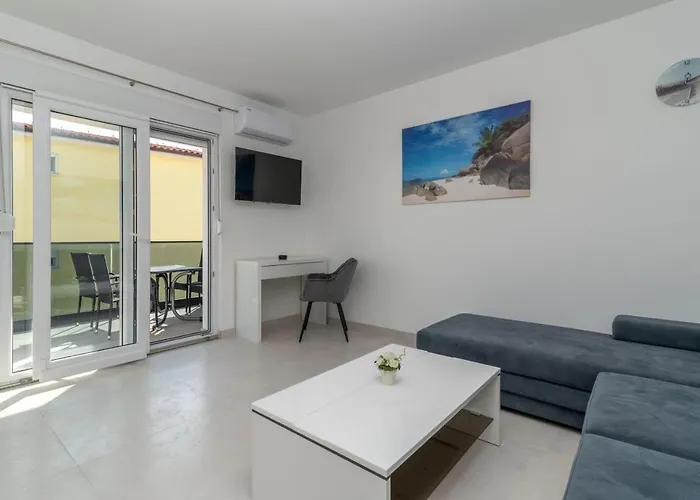 Antonia * רוגוזניצה