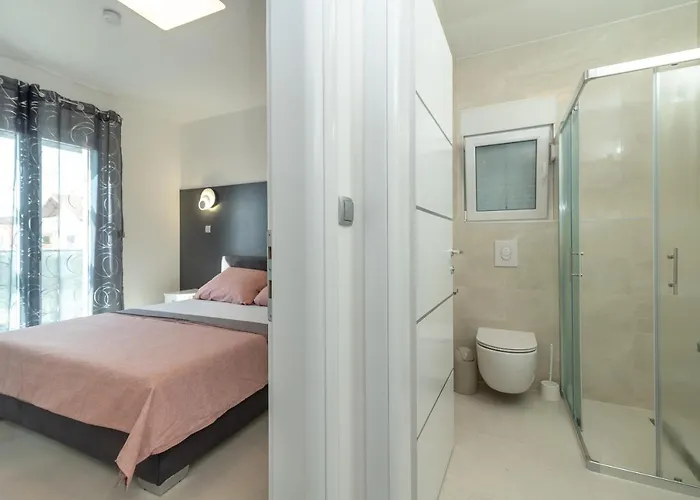 Antonia * רוגוזניצה